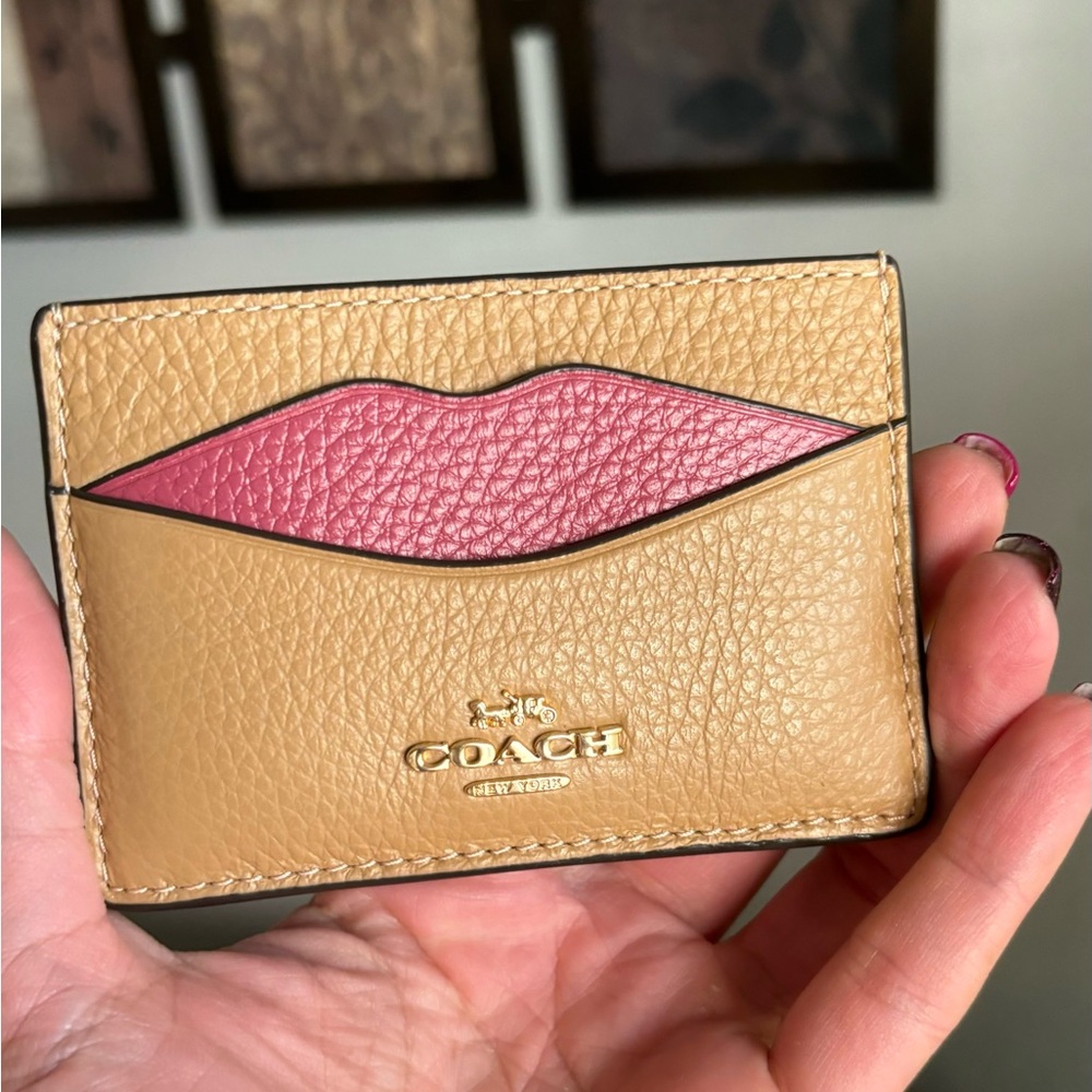 Authentic COACH  LIP💋 pebbled smooth leather card case